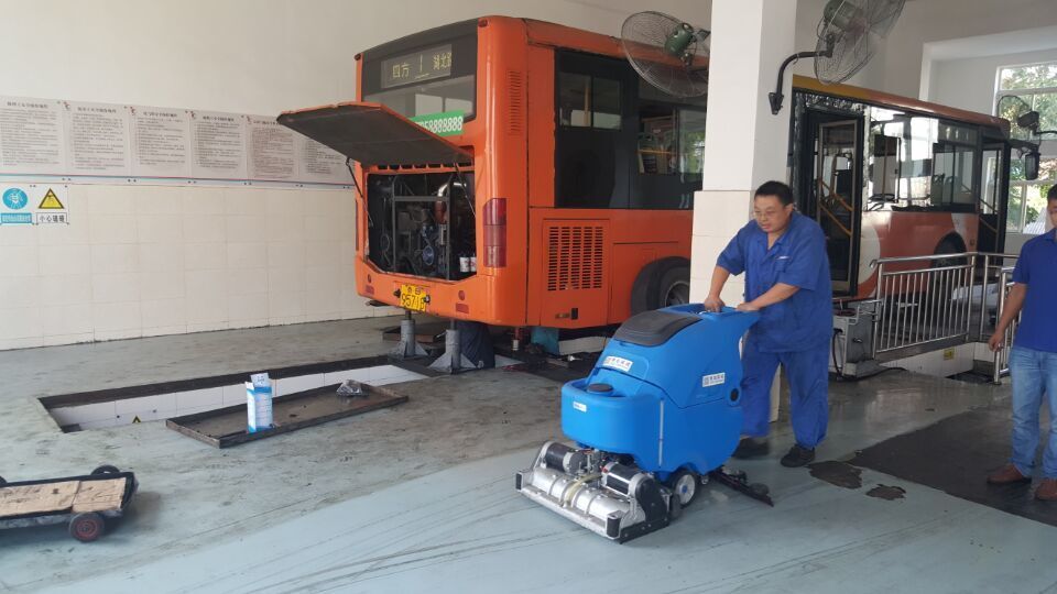 批量用于车辆维修厂车间手推式洗扫一体机清洁地坪漆地面油污