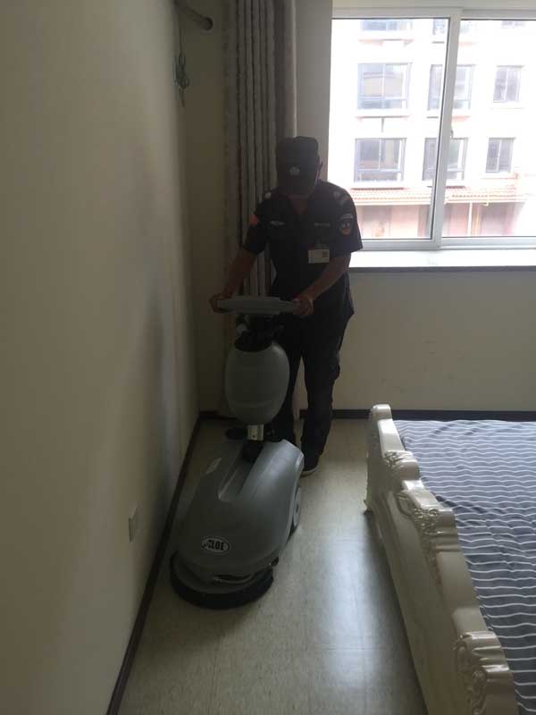 青岛平度新建酒店批量采购宾馆用小型洗地机,折叠式AL350型